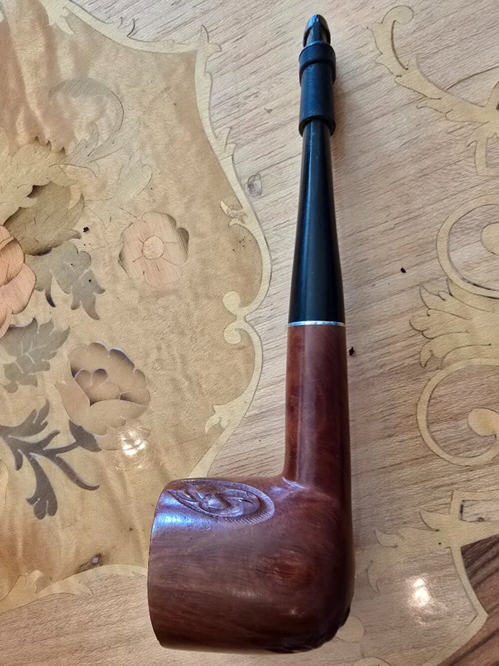 Vintage Carved Briar Pipe with Leaf Motif Bowl, Collectible / Display